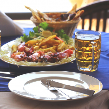 Outdoor dining at a coastal Maine seafood restaurant